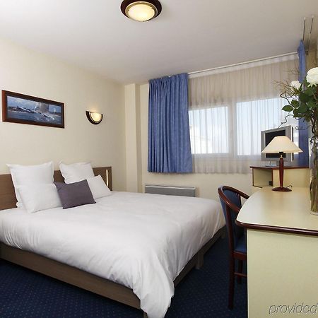 Appart'City Pontoise Cergy-Le-Haut Quarto foto